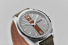 Carica l&#39;immagine nel visualizzatore di Gallery, Hamilton BROADWAY DAY DATE QUARTZ H43311985