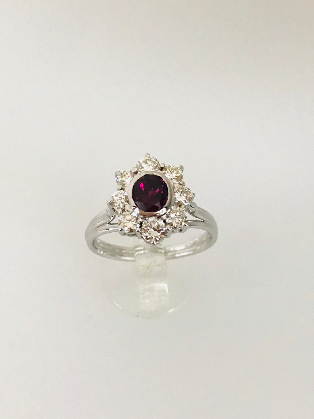 ANELLO SOLITARIO RUBINO DIAMANTI ORO BIANCO