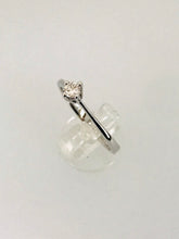 Carica l&#39;immagine nel visualizzatore di Gallery, ANELLO SOLITARIO DIAMANTE ORO BIANCO