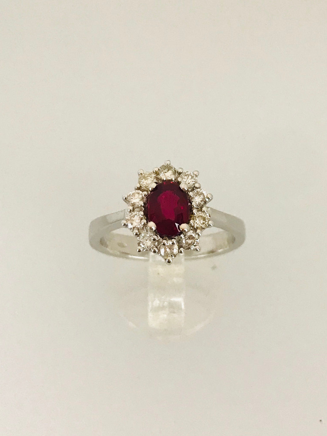 ANELLO SOLITARIO RUBINO DIAMANTI ORO BIANCO