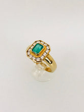 Carica l&#39;immagine nel visualizzatore di Gallery, ANELLO SMERALDO DIAMANTI ORO GIALLO