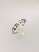 Carica l&#39;immagine nel visualizzatore di Gallery, ANELLO VERETTA DIAMANTI ORO BIANCO
