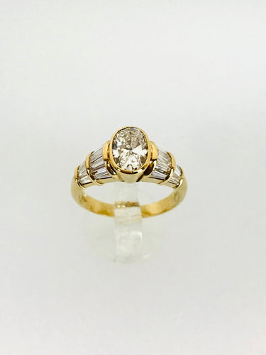 ANELLO SOLITARIO CON DIAMANTE OVALE DP779