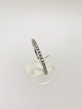 Carica l&#39;immagine nel visualizzatore di Gallery, ANELLO FEDINA DIAMANTI ORO BIANCO