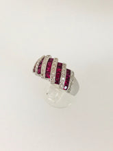 Carica l&#39;immagine nel visualizzatore di Gallery, ANELLO FASCIA RUBINI DIAMANTI ORO BIANCO