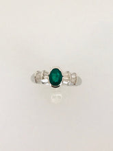 Carica l&#39;immagine nel visualizzatore di Gallery, ANELLO SMERALDO E DIAMANTI ORO BIANCO