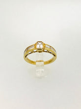 Carica l&#39;immagine nel visualizzatore di Gallery, ANELLO SOLITARIO DIAMANTI ORO GIALLO AE110