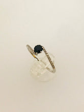 Carica l&#39;immagine nel visualizzatore di Gallery, ANELLO SOLITARIO ZAFFIRO DIAMANTI ORO BIANCO