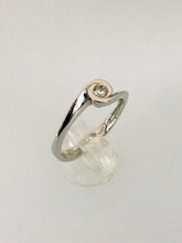 Carica l&#39;immagine nel visualizzatore di Gallery, ANELLO SOLITARIO DIAMANTE ORO BIANCO