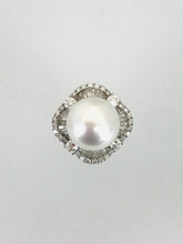 Carica l&#39;immagine nel visualizzatore di Gallery, ANELLO CON PERLA AUSTRALIANA CON DIAMANTI SU ORO BIANCO AE091