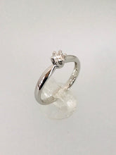 Carica l&#39;immagine nel visualizzatore di Gallery, SALVINI - ANELLO SOLITARIO DIAMANTE ORO BIANCO AF335