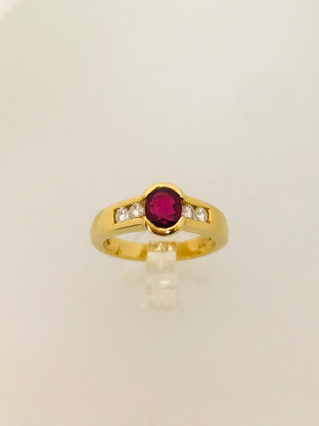 ANELLO SOLITARIO RUBINO DIAMANTI ORO GIALLO