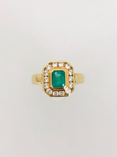 Carica l&#39;immagine nel visualizzatore di Gallery, ANELLO SMERALDO DIAMANTI ORO GIALLO