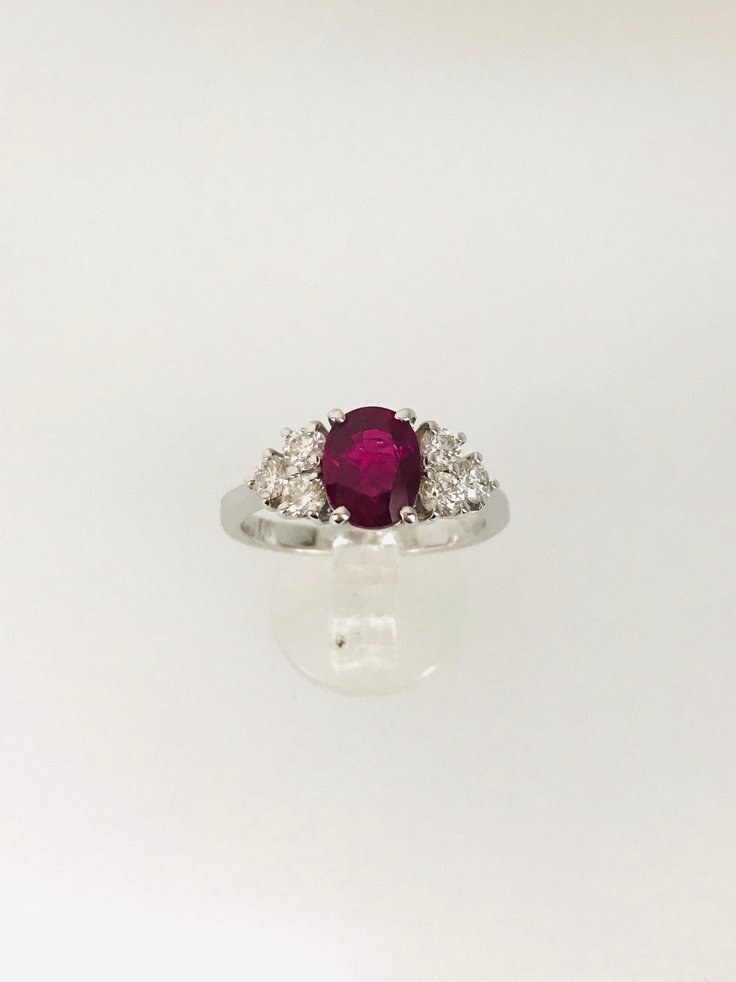 ANELLO SOLITARIO RUBINO DIAMANTI ORO BIANCO