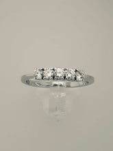 Carica l&#39;immagine nel visualizzatore di Gallery, ANELLO FEDINA 5 DIAMANTI ORO BIANCO