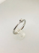 Carica l&#39;immagine nel visualizzatore di Gallery, ANELLO SOLITARIO DIAMANTE ORO BIANCO