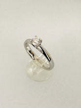 Carica l&#39;immagine nel visualizzatore di Gallery, ANELLO SOLITARIO DIAMANTE ORO BIANCO